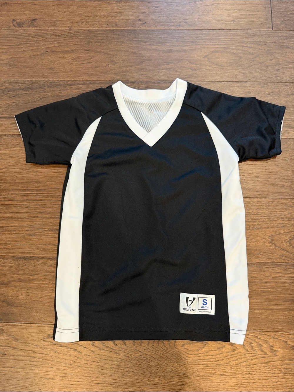 High Five Youth Black & White Athletic V-Neck Jersey Size Small - C35-100